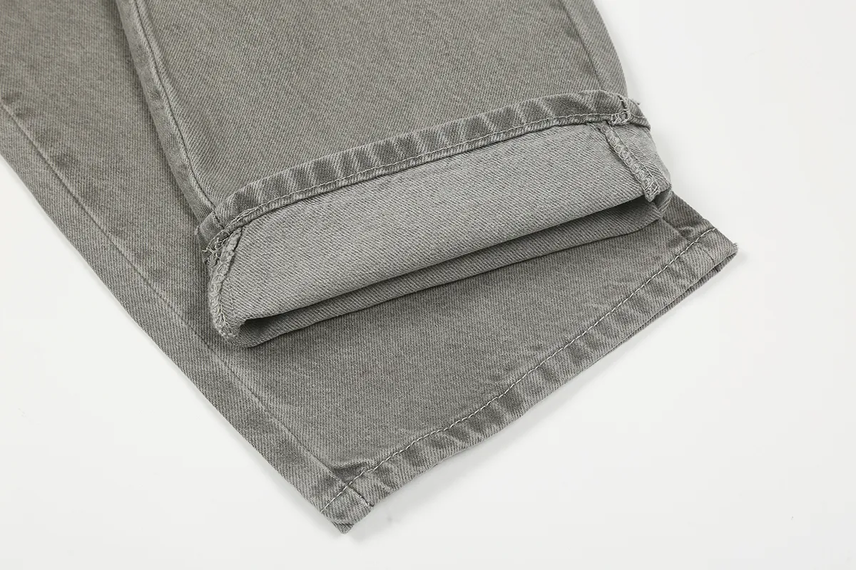 P230 White background picture [High quality] Code: 25026# Color: washed gray Size: S/28 to Fermentation wash and soft color fixation, soft and thick to wear. Details are all hand-polished and made with craftsmanship. All-over jacquard fabric has a unique design style. Multiple processes have been used to create a full retro feel. A niche and unique non-contrast shirt. Customized distressed spray-painted buttons. Every detail is crafted with craftsmanship.